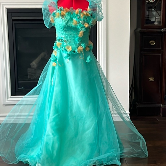 Turquoise Gown with Floral Details design dress ๐ - Picture 1 of 6